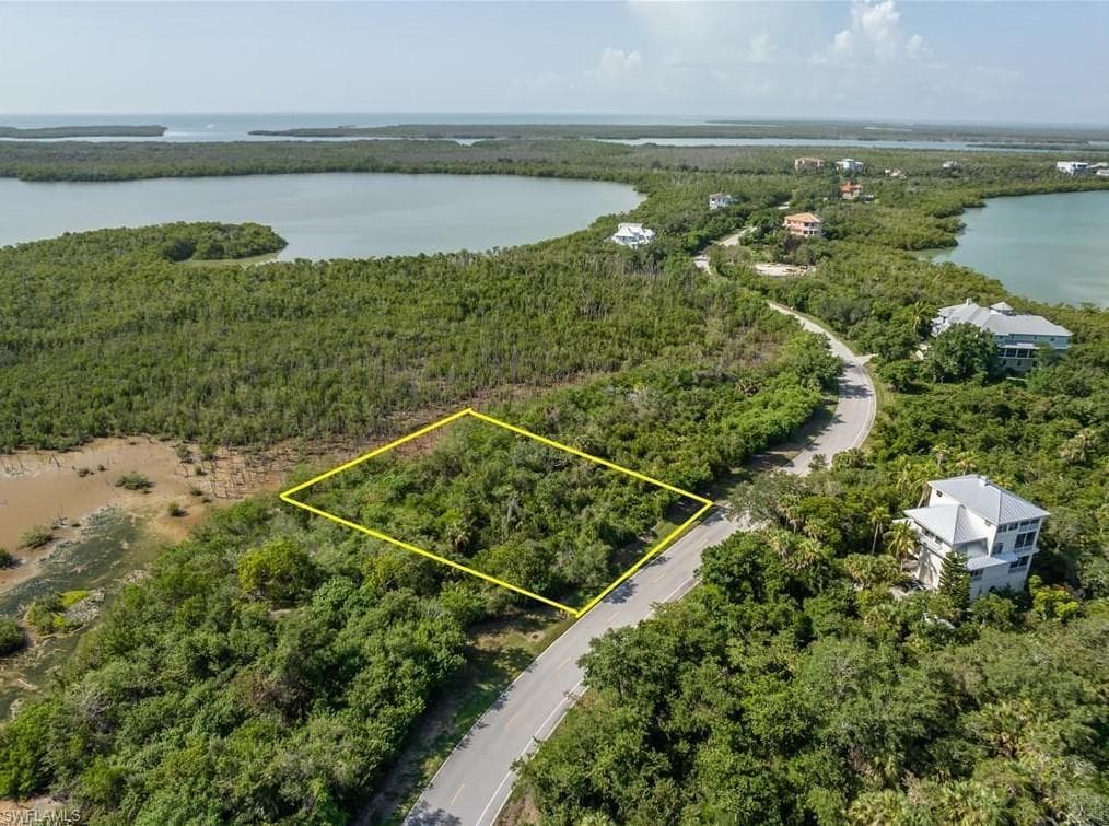 822 Whiskey Creek DR-10