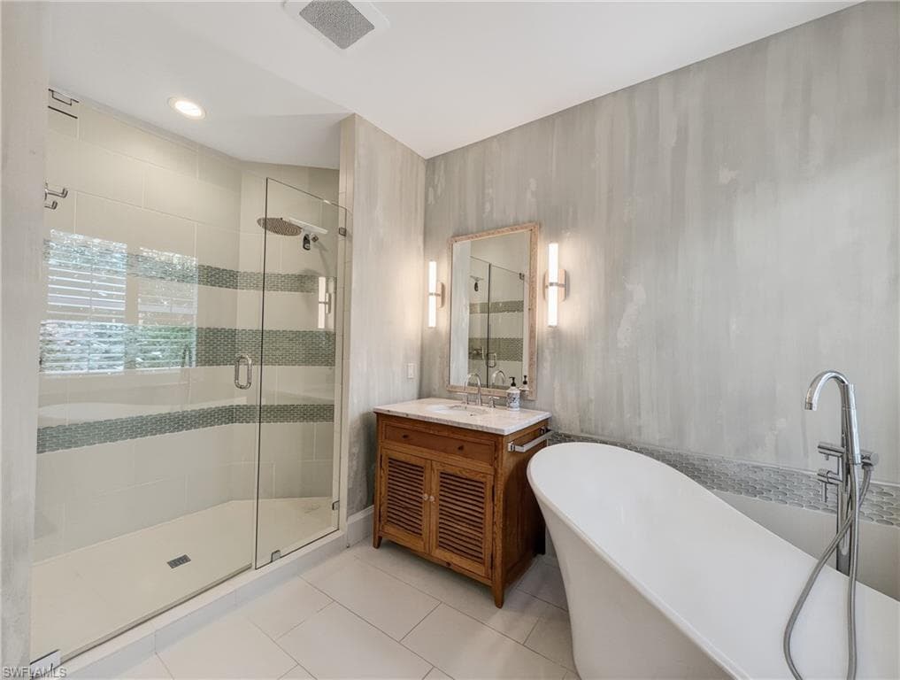 6772 Southern Oak CT-12
