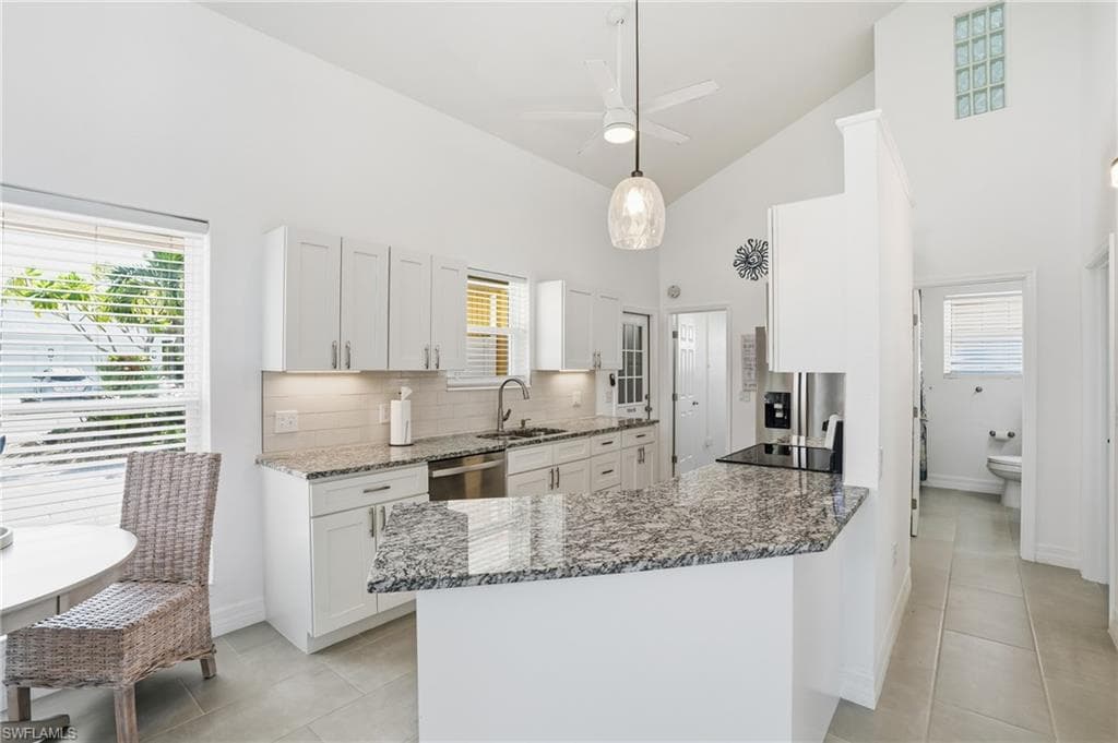 421 Connecticut ST-4