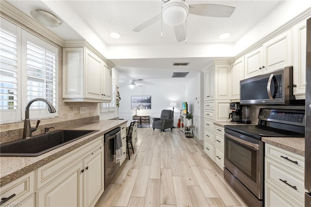 720 Meyer DR-9