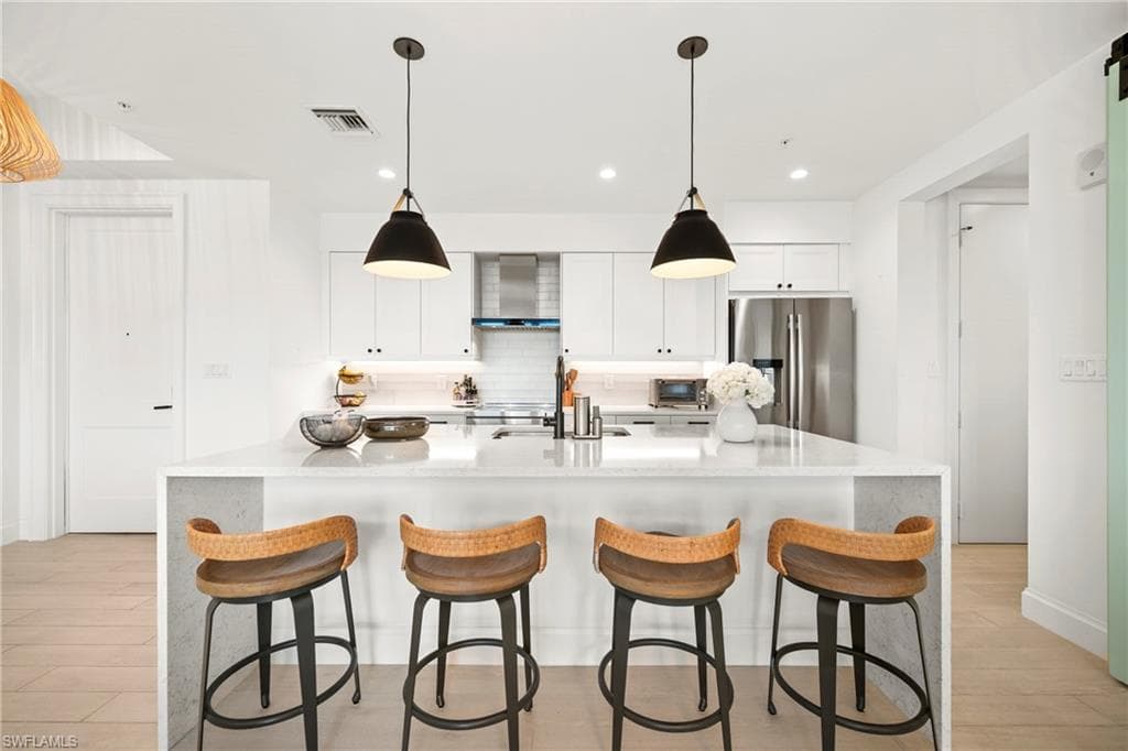 1111 Central AVE 403-2