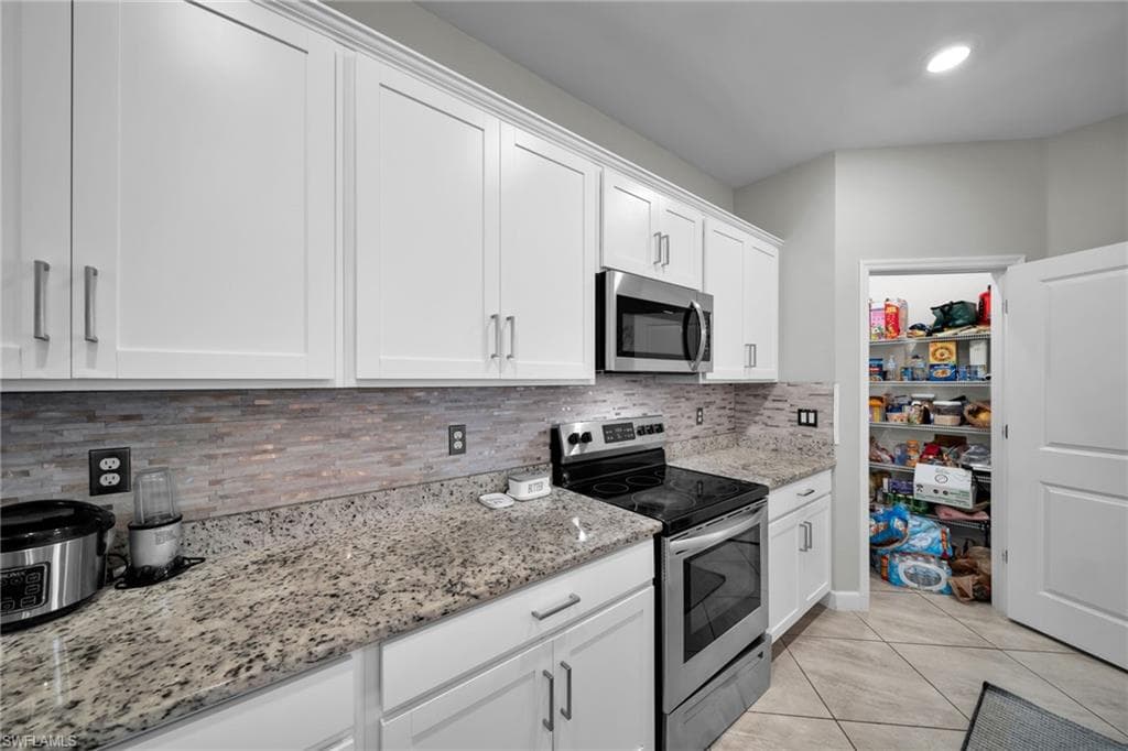 13846 Pine Lodge LN-16
