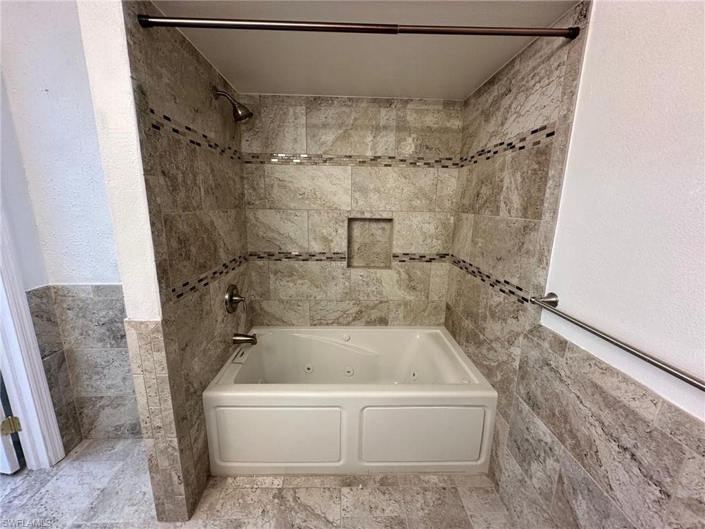 4266 Island CIR B-7