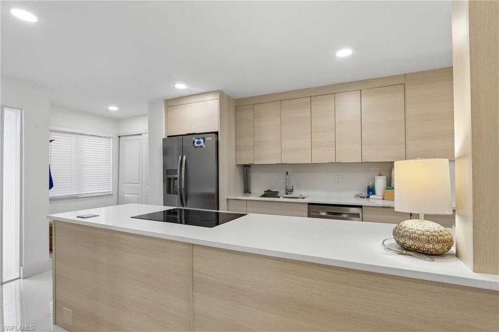 7500 Estero BLVD 102-5