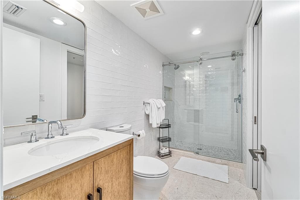 4021 Gulf Shore BLVD N 702-17