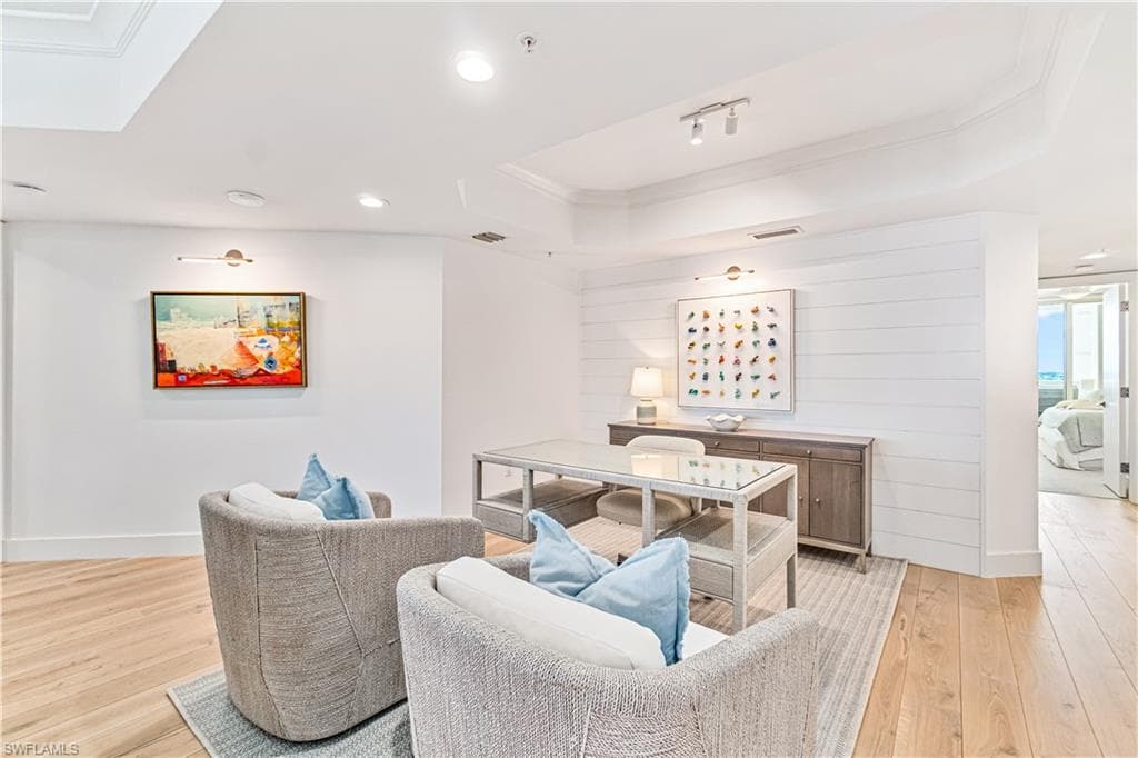 4021 Gulf Shore BLVD N 702-9