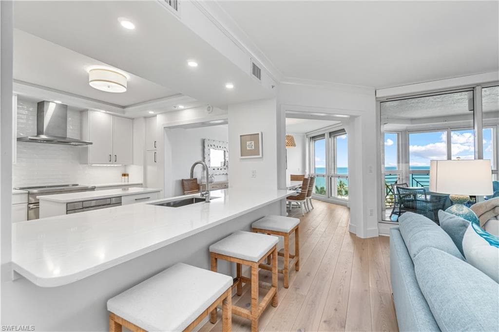 4021 Gulf Shore BLVD N 702-10