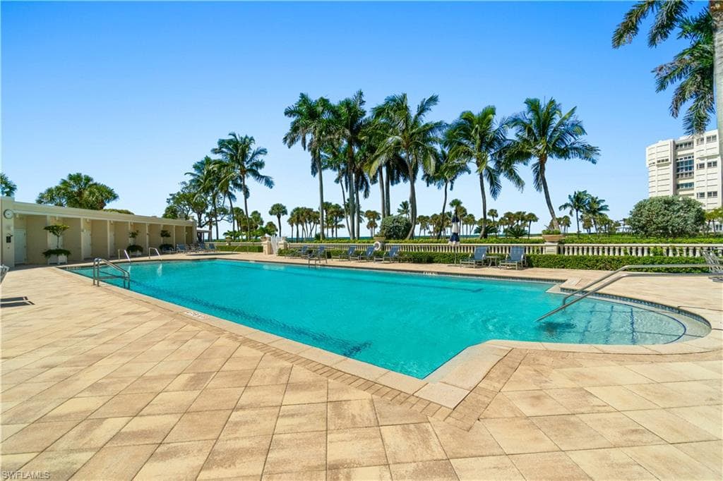 4021 Gulf Shore BLVD N 702-25