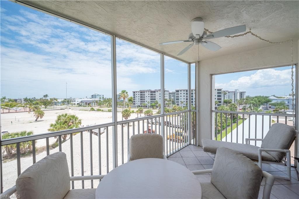6900 Estero BLVD 401-16