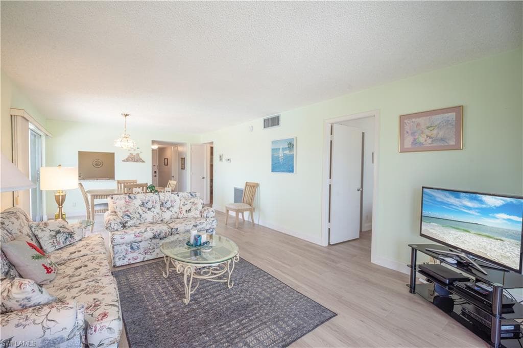 6900 Estero BLVD 401-14