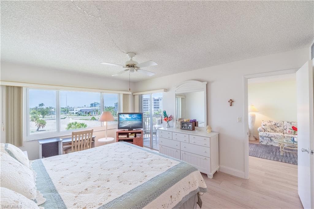 6900 Estero BLVD 401-18