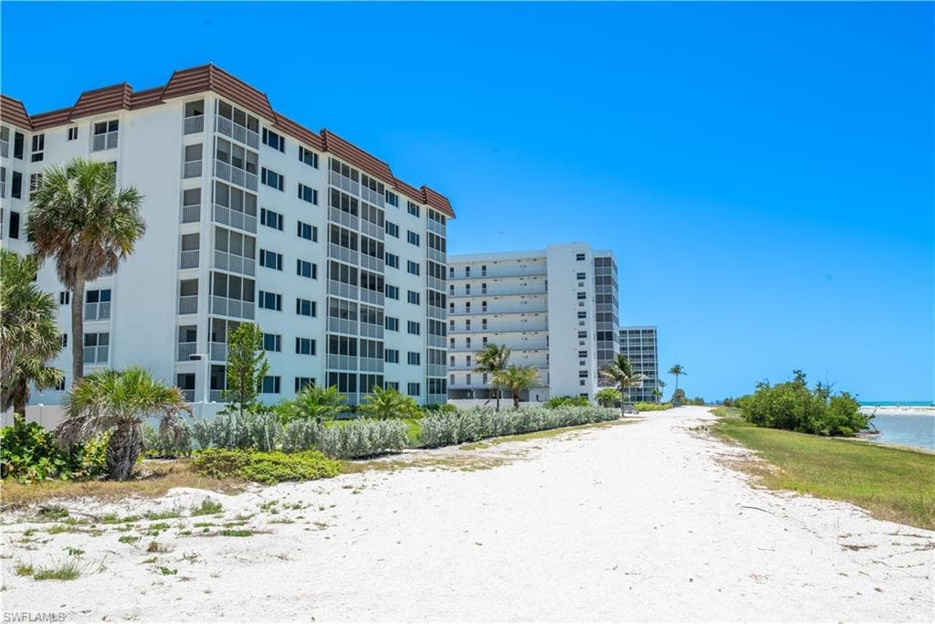 6900 Estero BLVD 401-29