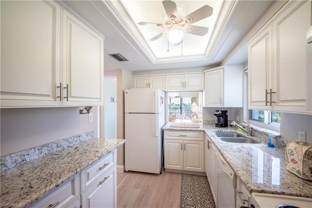 6900 Estero BLVD 401-4