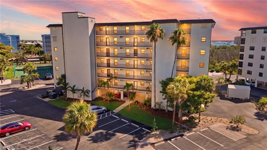 6893 Estero BLVD 423-1