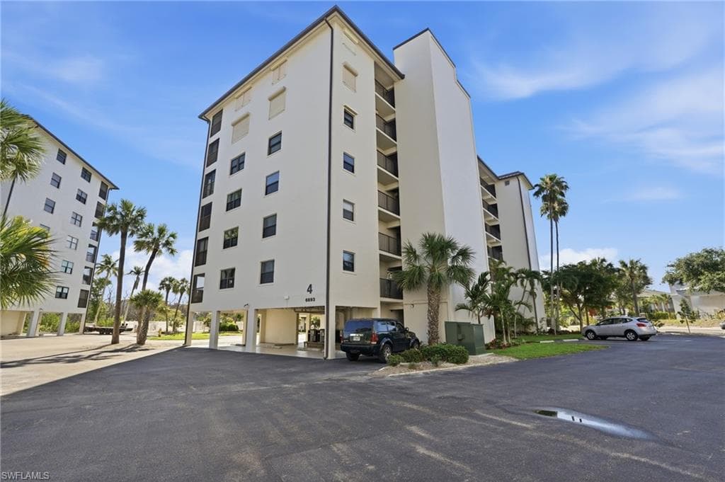 6893 Estero BLVD 423-33