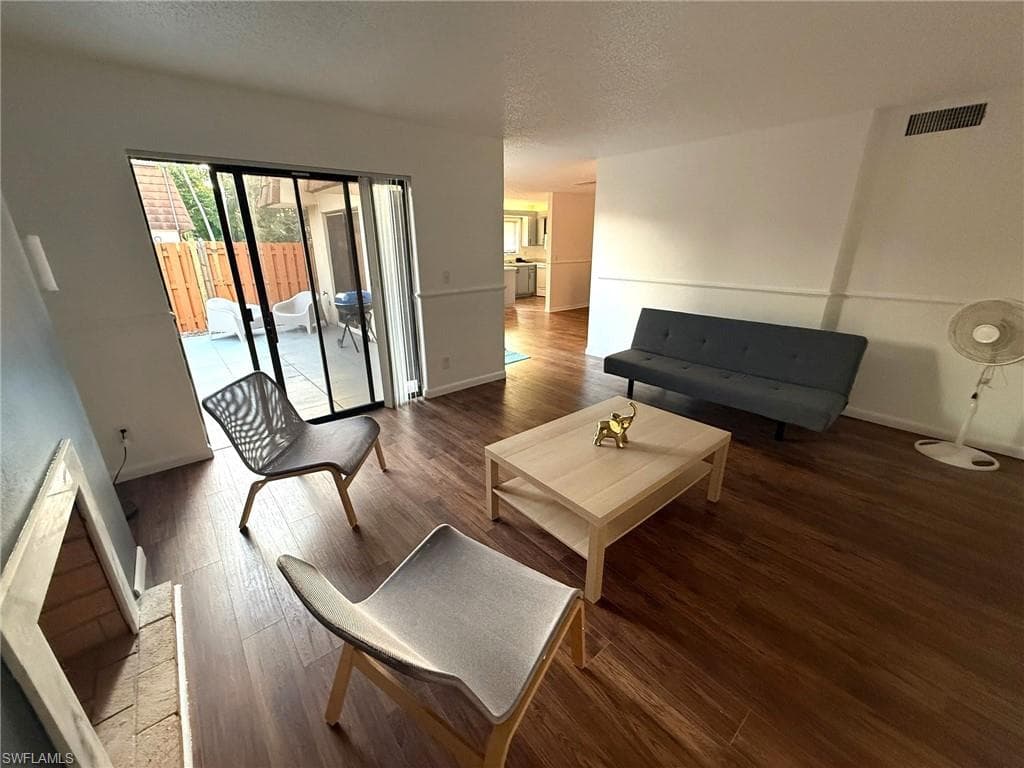 1406 Park Shore CIR 3-1