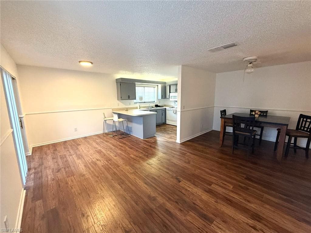 1406 Park Shore CIR 3-4