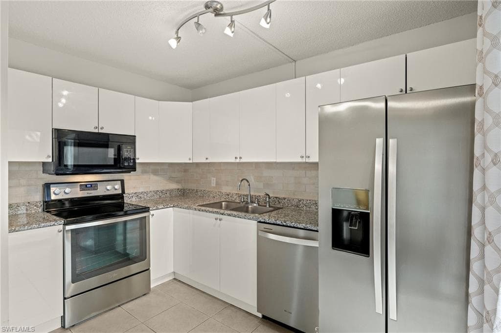 1520 Park Meadows DR 1-13