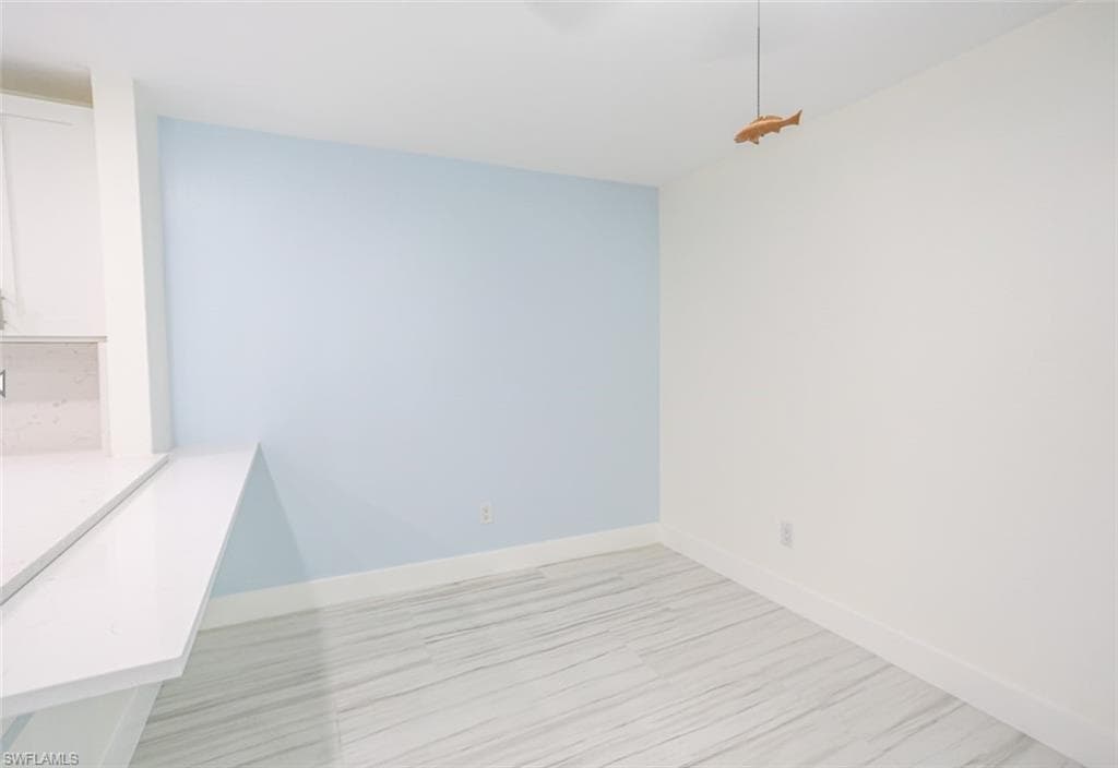 225 Georgetown BLVD-23