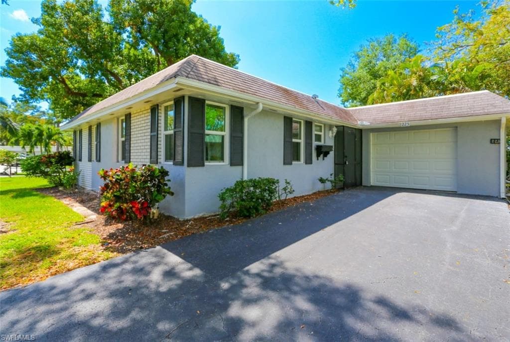 225 Georgetown BLVD-1