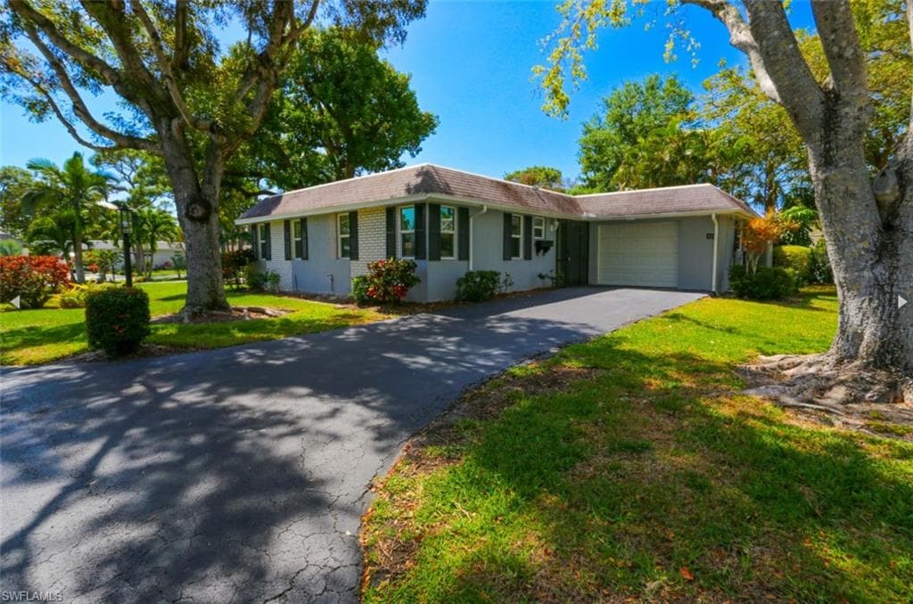 225 Georgetown BLVD-5