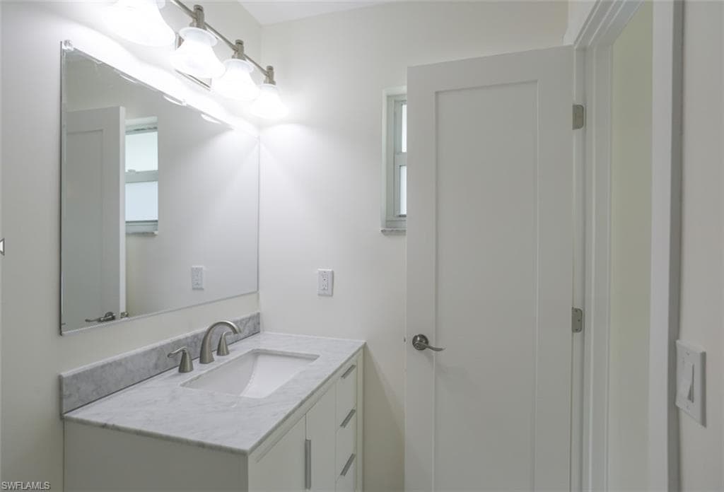 225 Georgetown BLVD-30