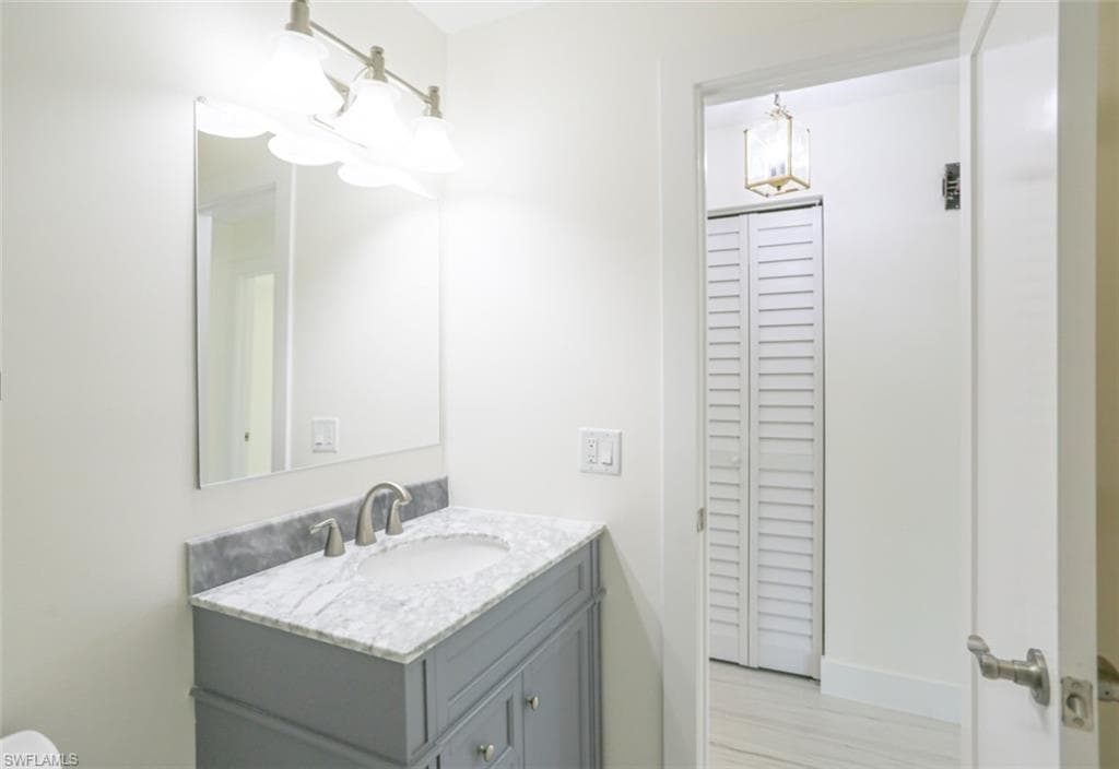 225 Georgetown BLVD-25