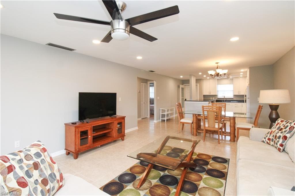 600 Valley Stream DR F9-26