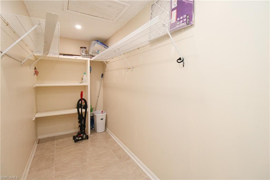 600 Valley Stream DR F9-28