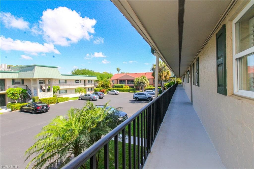 600 Valley Stream DR F9-5