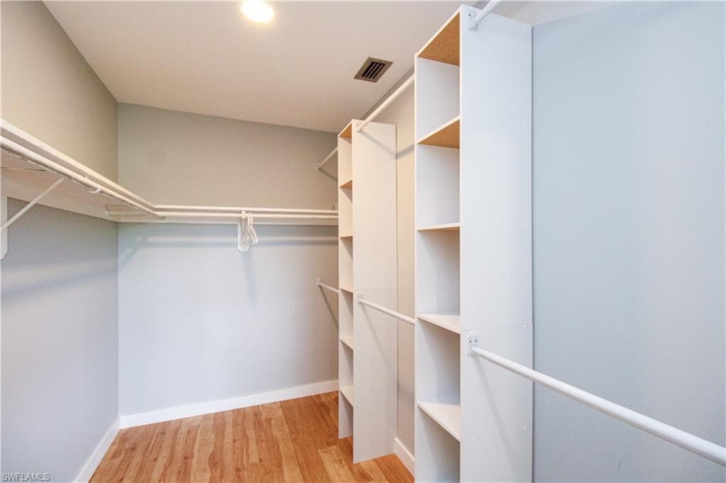600 Valley Stream DR F9-34