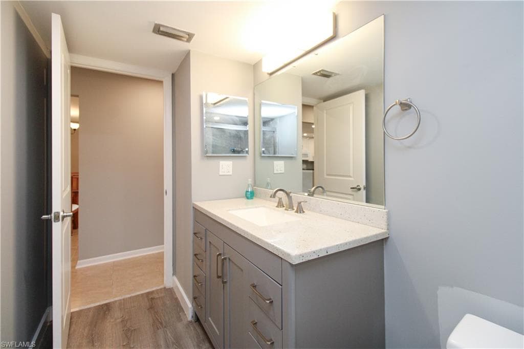 600 Valley Stream DR F9-41