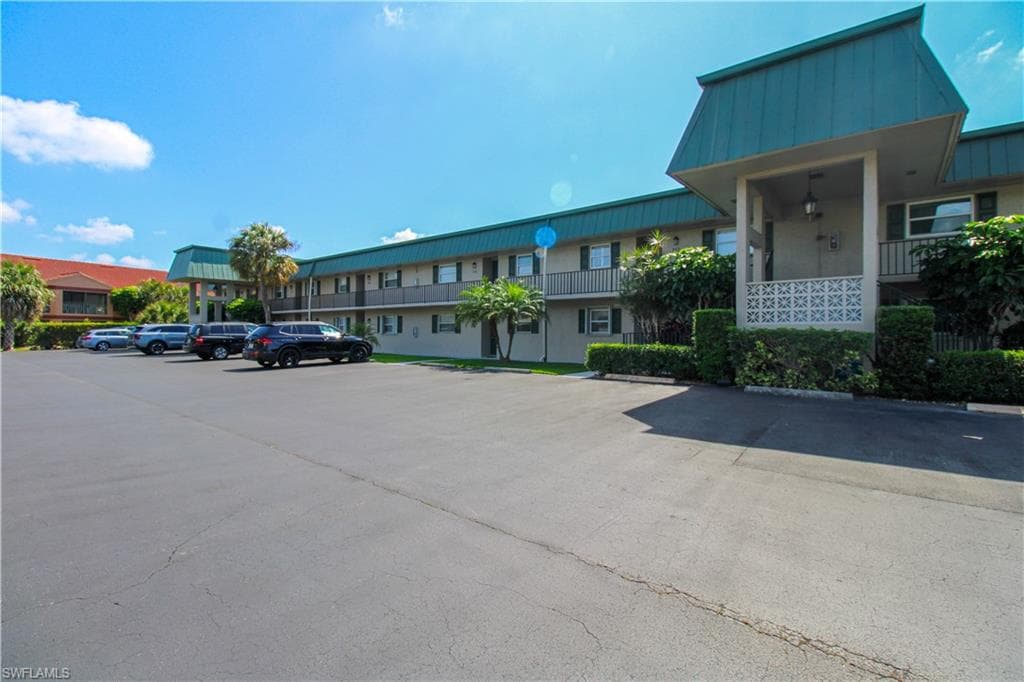 600 Valley Stream DR F9-4