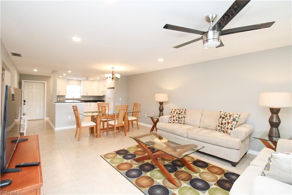600 Valley Stream DR F9-25