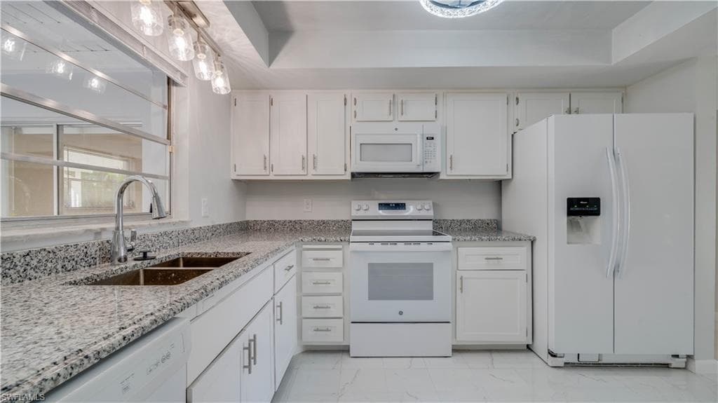 5657 Eichen CIR E-12