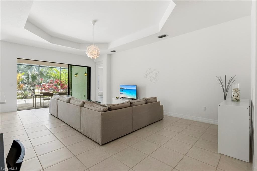 4715 Kensington CIR-11