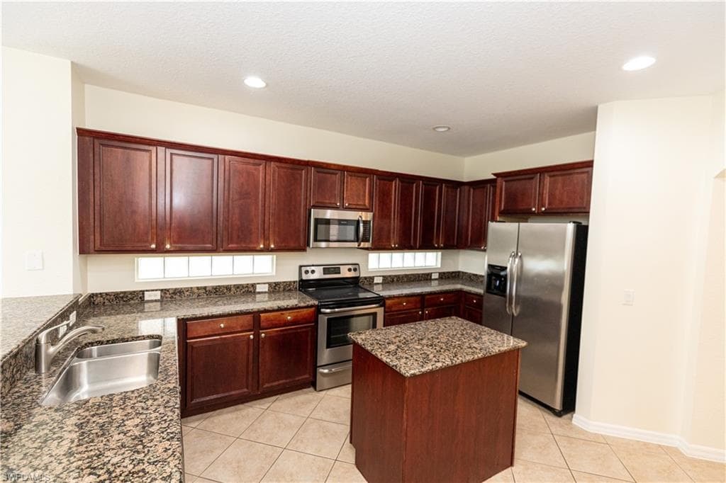 17007 Tremont ST-4