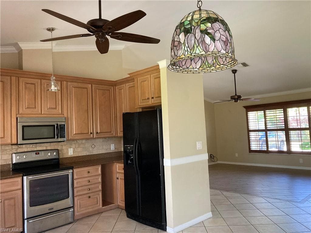 5232 Raintree LN-17