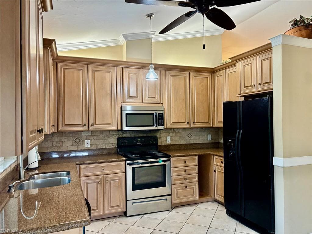 5232 Raintree LN-9