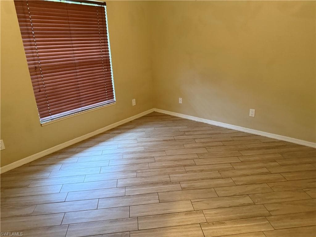 5232 Raintree LN-19