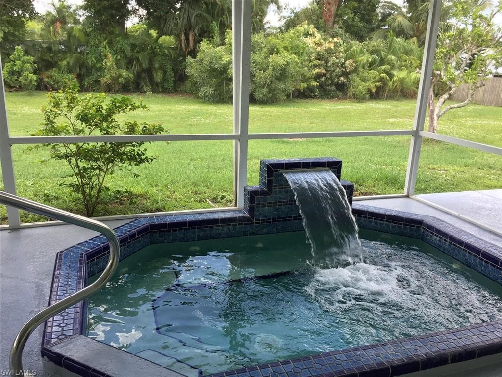 5232 Raintree LN-8