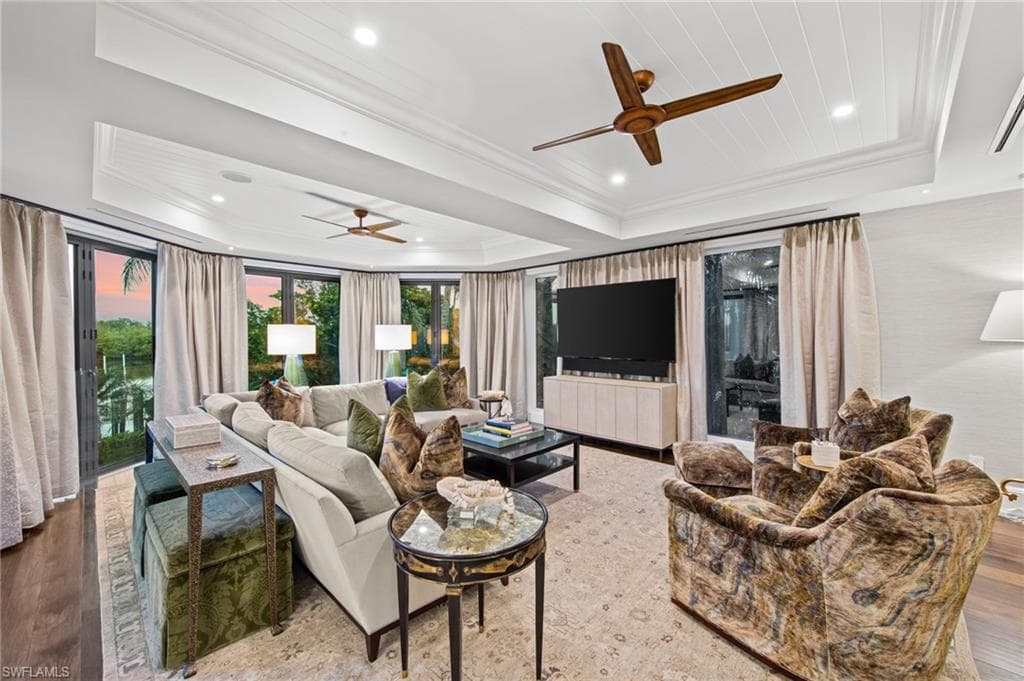 3675 Gordon DR-22