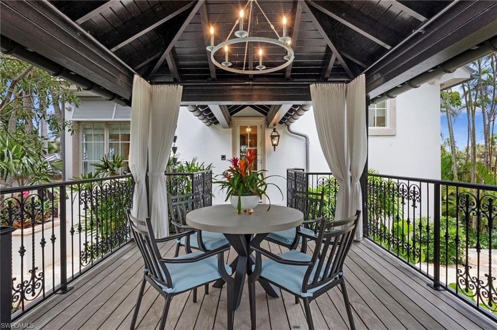 3675 Gordon DR-28