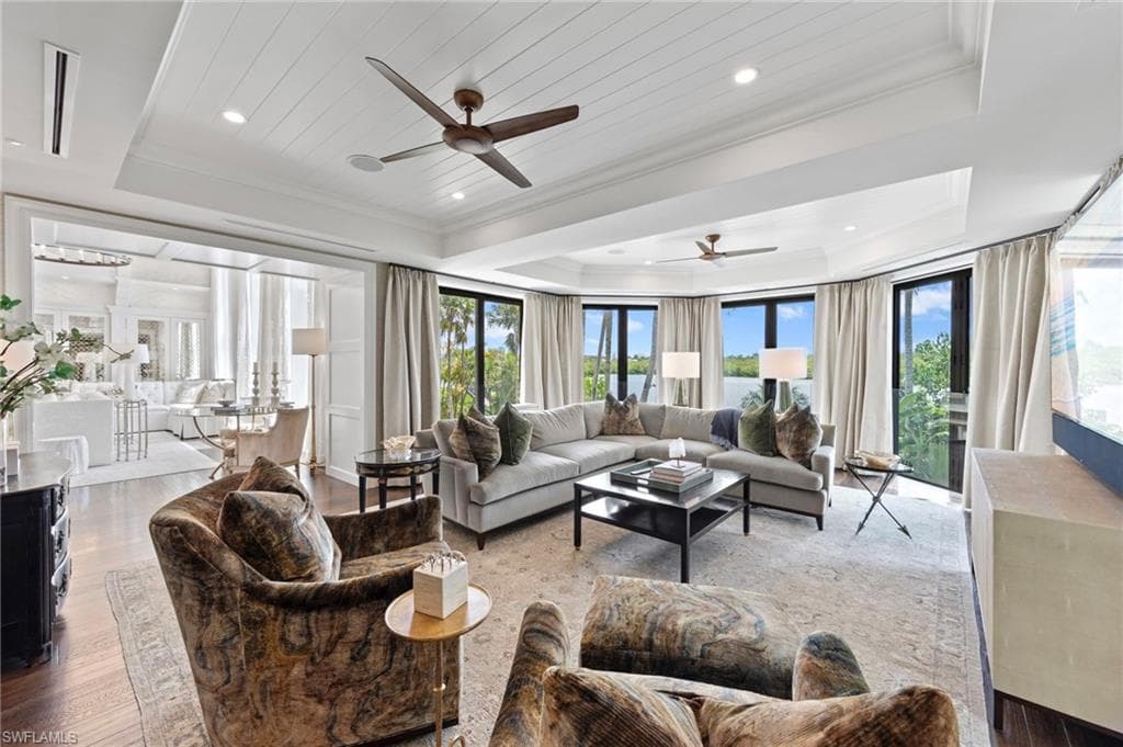 3675 Gordon DR-21