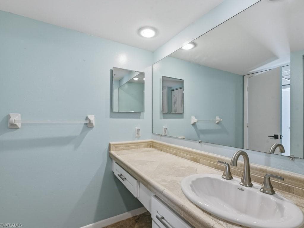 5247 Cedarbend DR 2-19