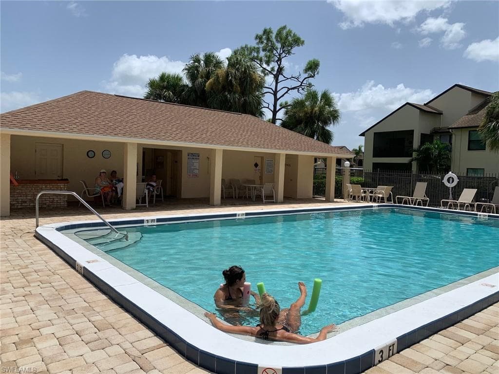 8715 Charter Club CIR 4-20