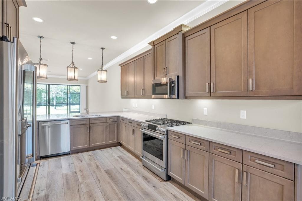 4420 Aurora ST-11