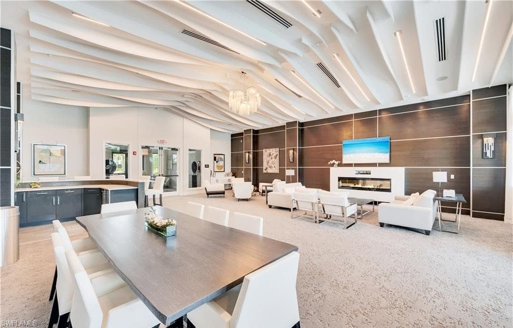 4420 Aurora ST-19