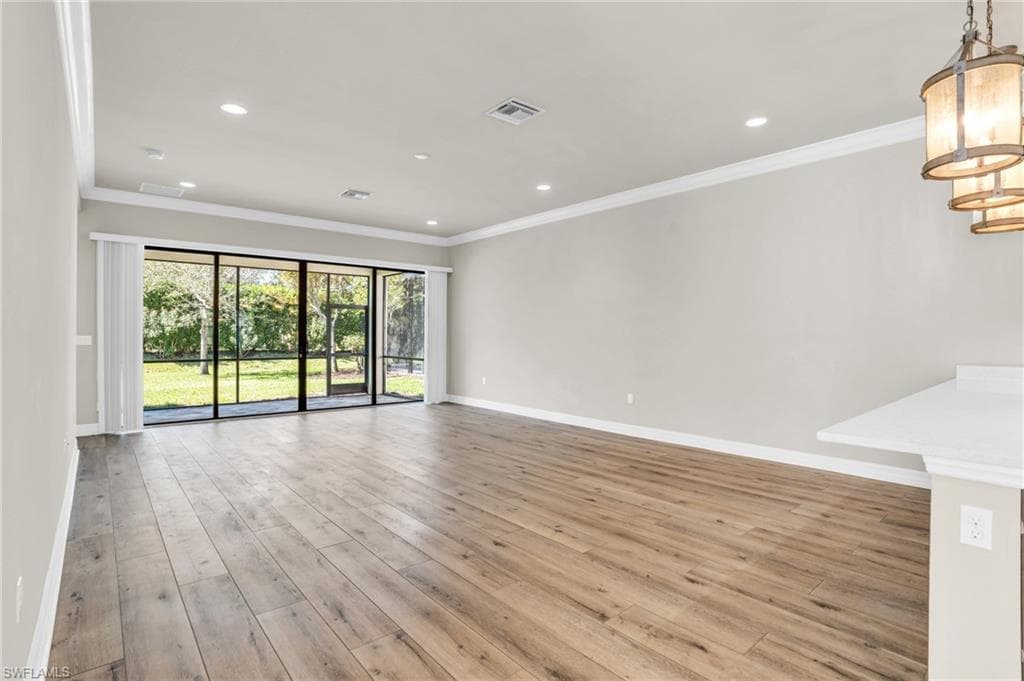 4420 Aurora ST-21