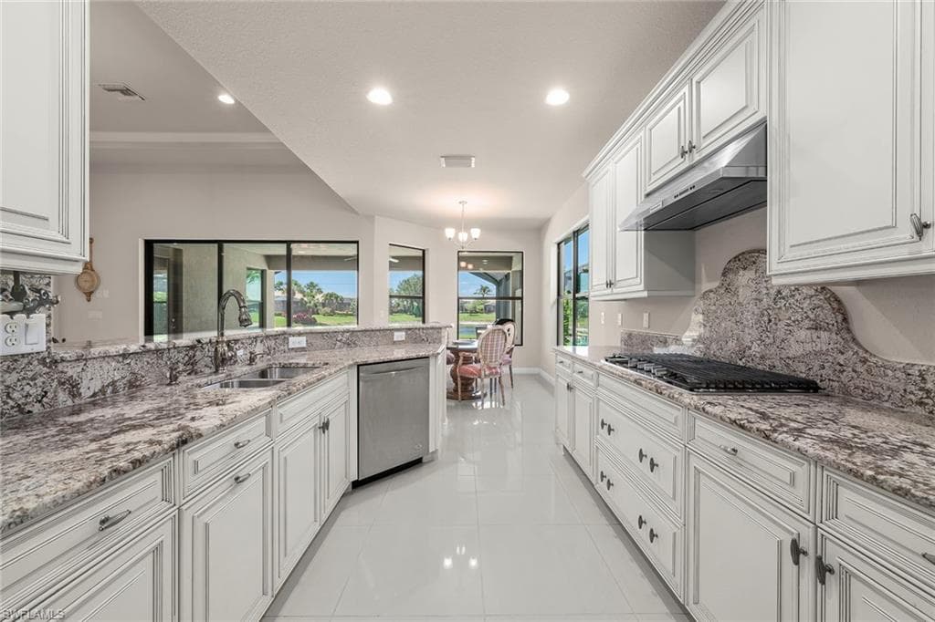 9917 Alhambra LN-14